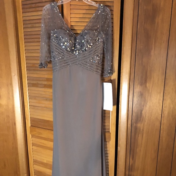 Montage smoke MOB gown - Picture 2 of 7